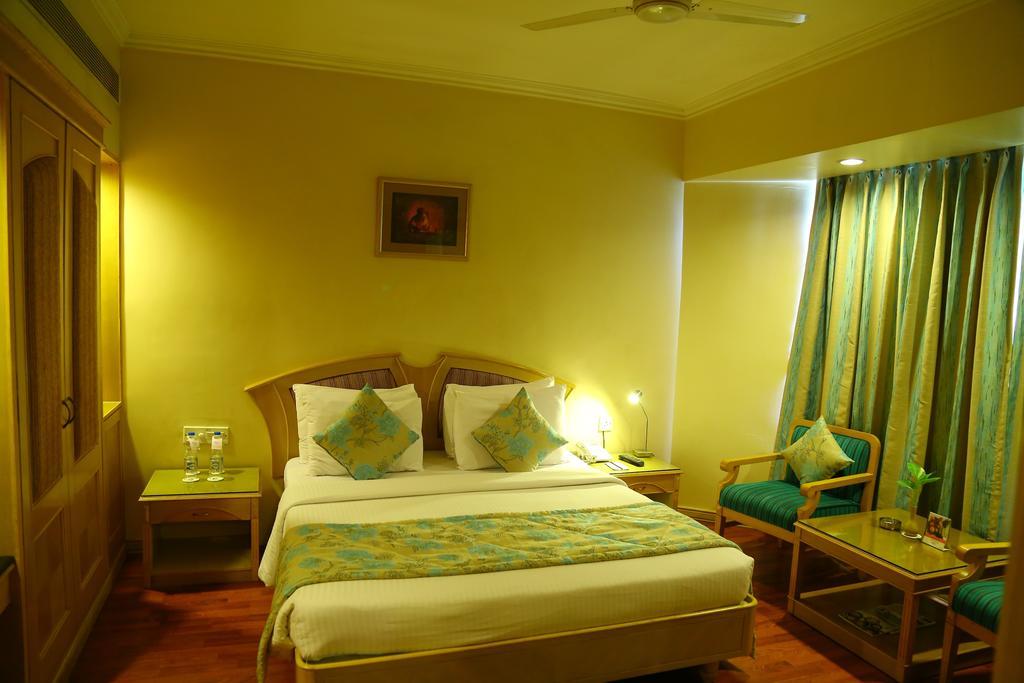 Kences Hotel -Opp Apsrtc Bus Stand Tirupati Exterior foto