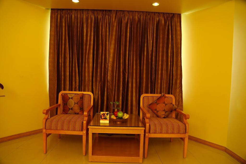 Kences Hotel -Opp Apsrtc Bus Stand Tirupati Exterior foto