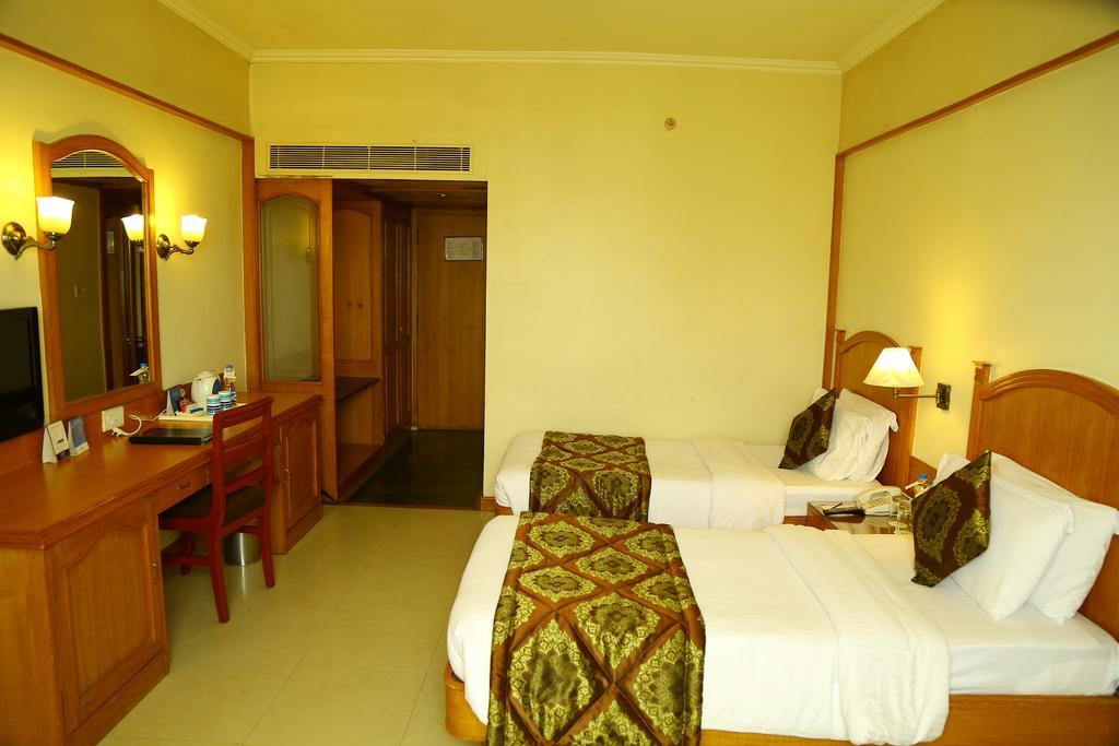 Kences Hotel -Opp Apsrtc Bus Stand Tirupati Exterior foto