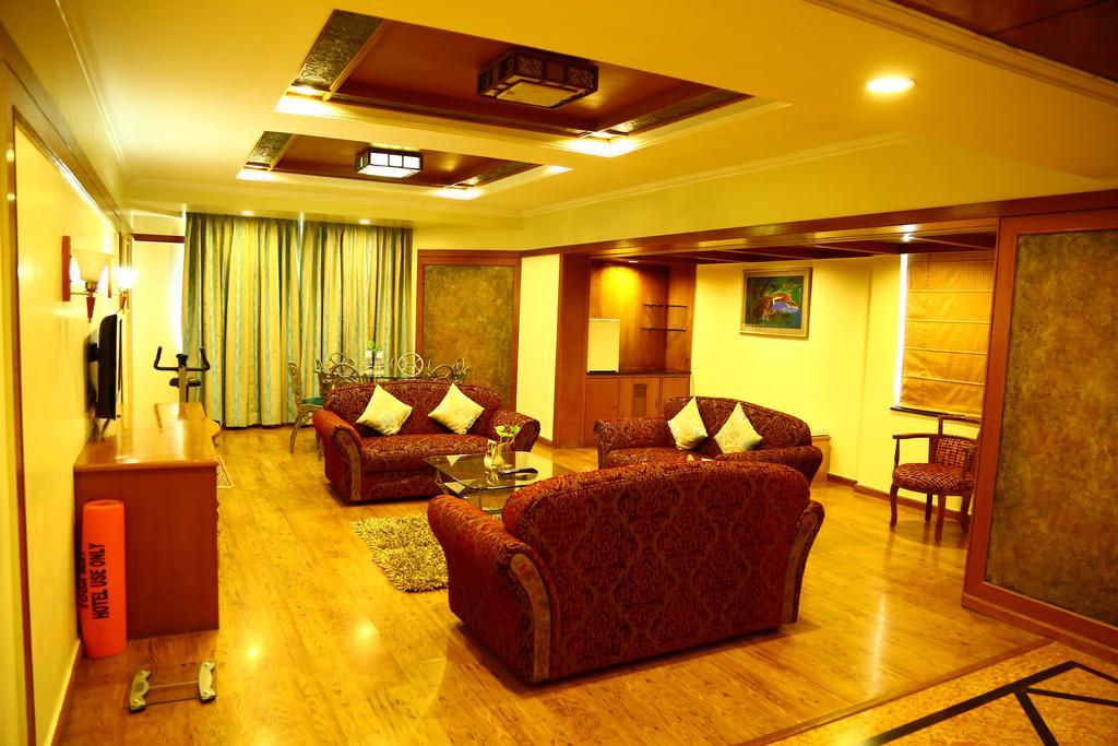 Kences Hotel -Opp Apsrtc Bus Stand Tirupati Exterior foto